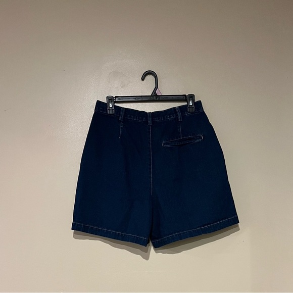 Vintage Dockers Women's High Waisted Pleaded Dark Wash Denim Shorts Size 12 - Picture 2 of 4